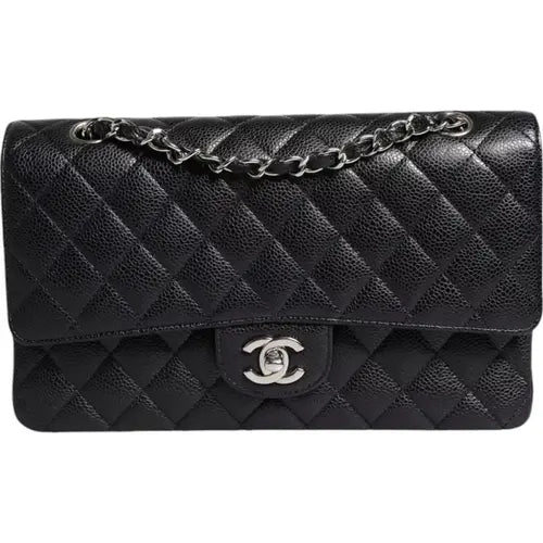 BOLSO DE HOMBRO ACOLCHADO CON DOBLE SOLAPA CLÁSICO CAVIAR NEGRO DE CHANEL DE SEGUNDA MANO