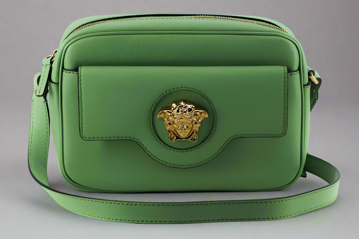 Sacoche élégante pour appareil photo en cuir vert menthe VERSACE