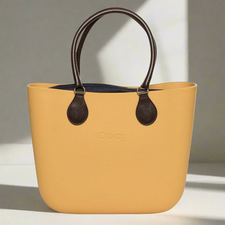 Bolso de mano para mujer O bag amarillo de poliuretano fabricado en ITALIA