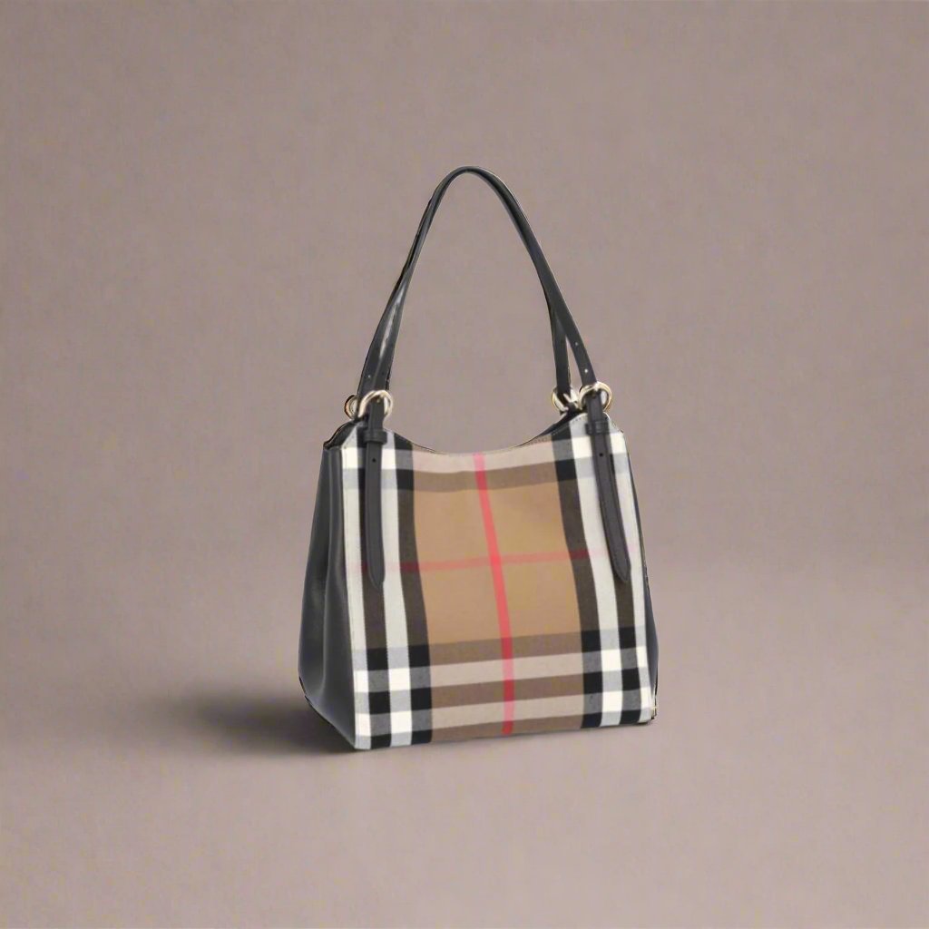 Bolsos de hombro de piel a cuadros negros de Burberry 