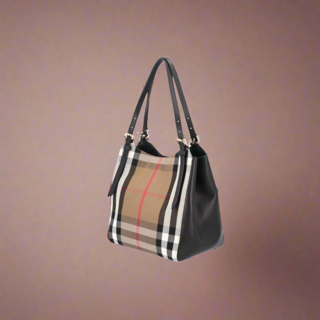 Bolsos de hombro de piel a cuadros negros de Burberry 