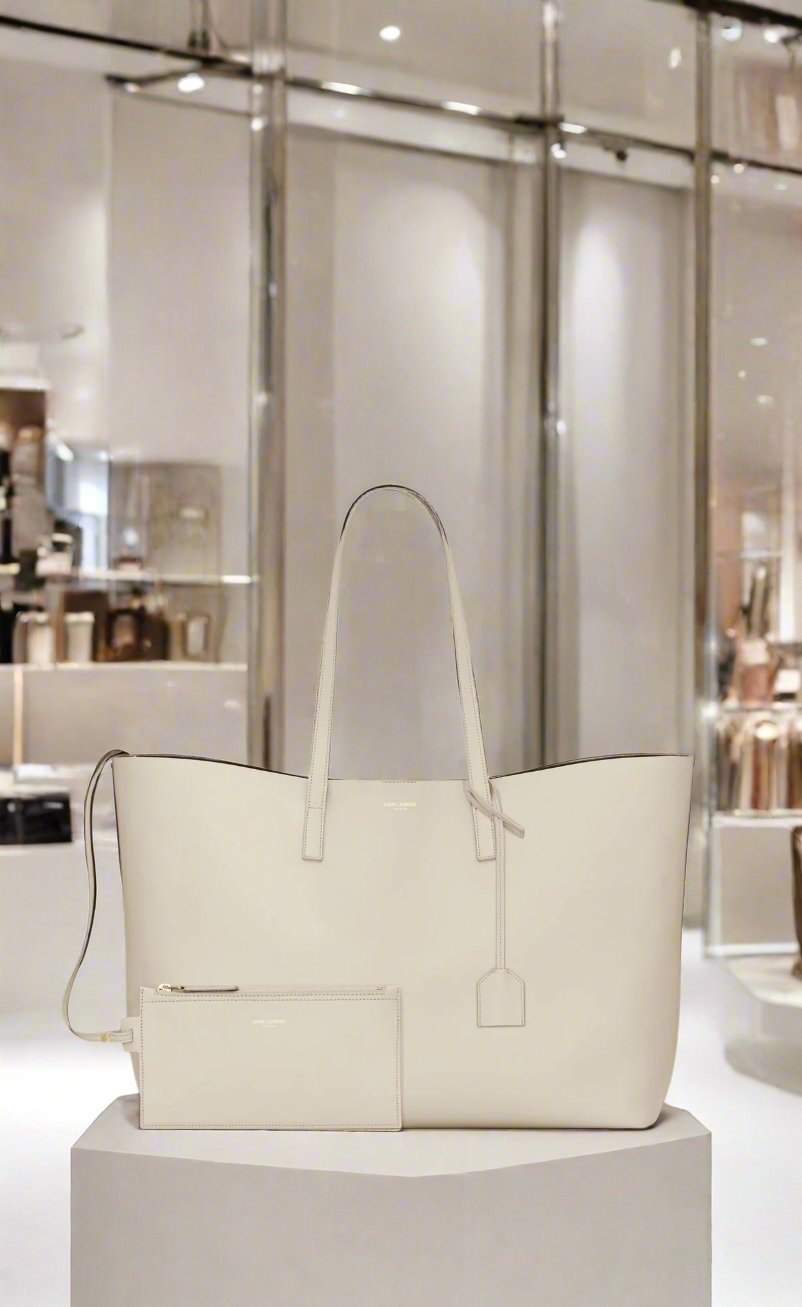 Bolso de hombro tipo tote de piel de becerro blanca de SAINT LAURENT