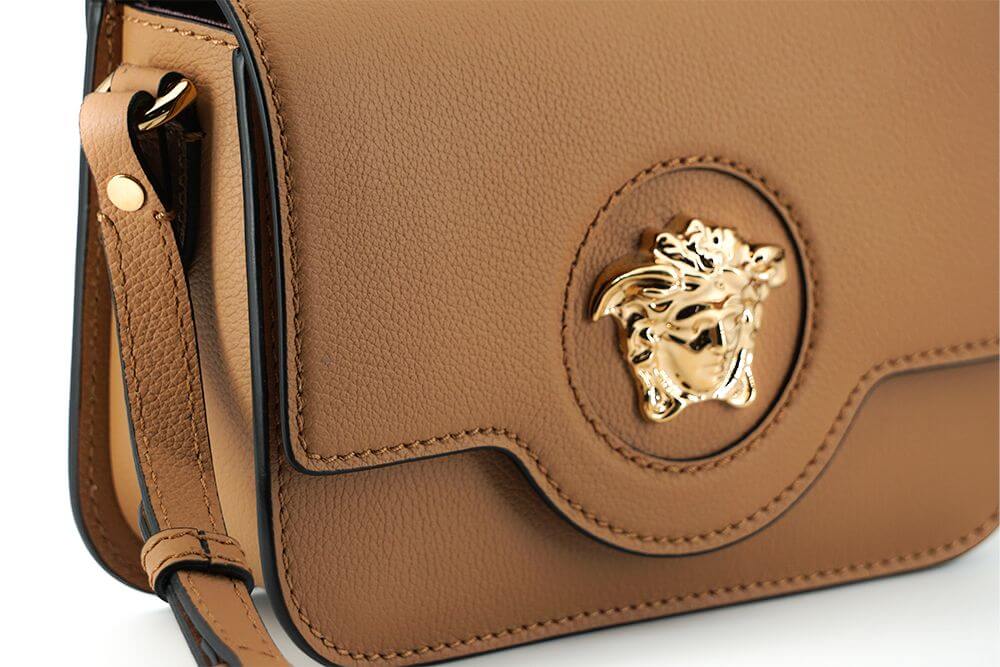 Bolso de hombro de piel de becerro marrón de VERSACE