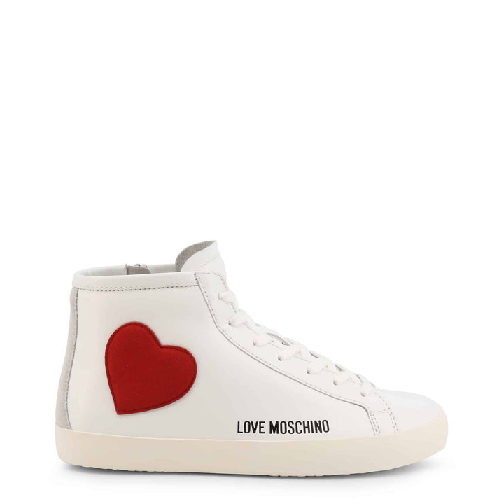 J'adore les baskets Moschino 