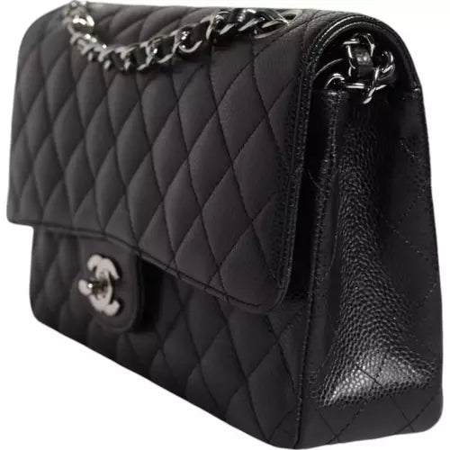 BOLSO DE HOMBRO ACOLCHADO CON DOBLE SOLAPA CLÁSICO CAVIAR NEGRO DE CHANEL DE SEGUNDA MANO