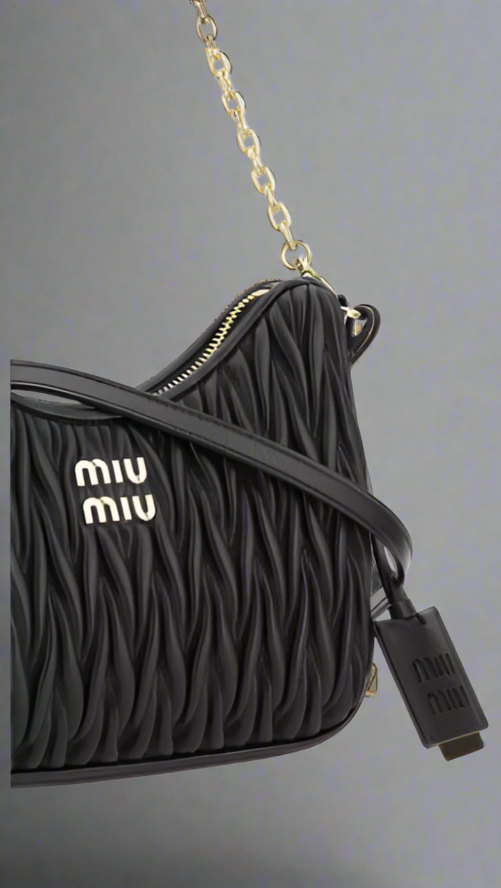 MIU MIU BLACK LEATHER WANDER SHOULDER BAG