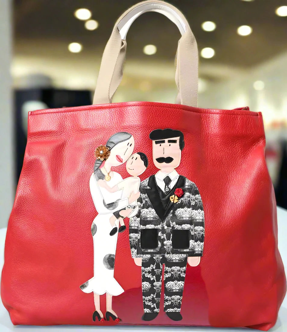 BOLSO DE COMPRAS DE PIEL ROJA CON PARCHE #DGFAMILY DE Dolce &amp; Gabbana